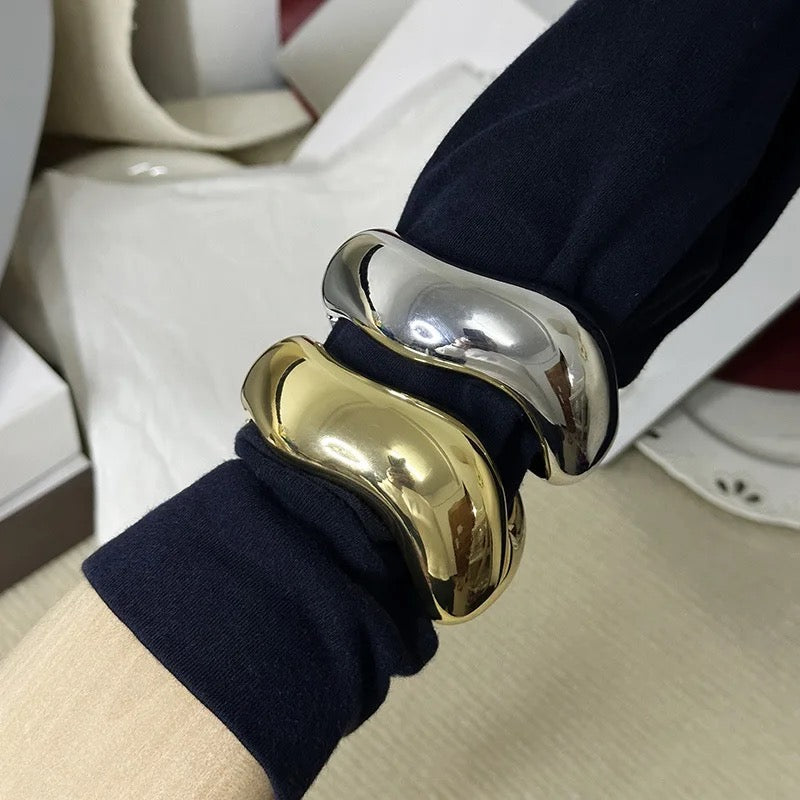 Wavy Bangle