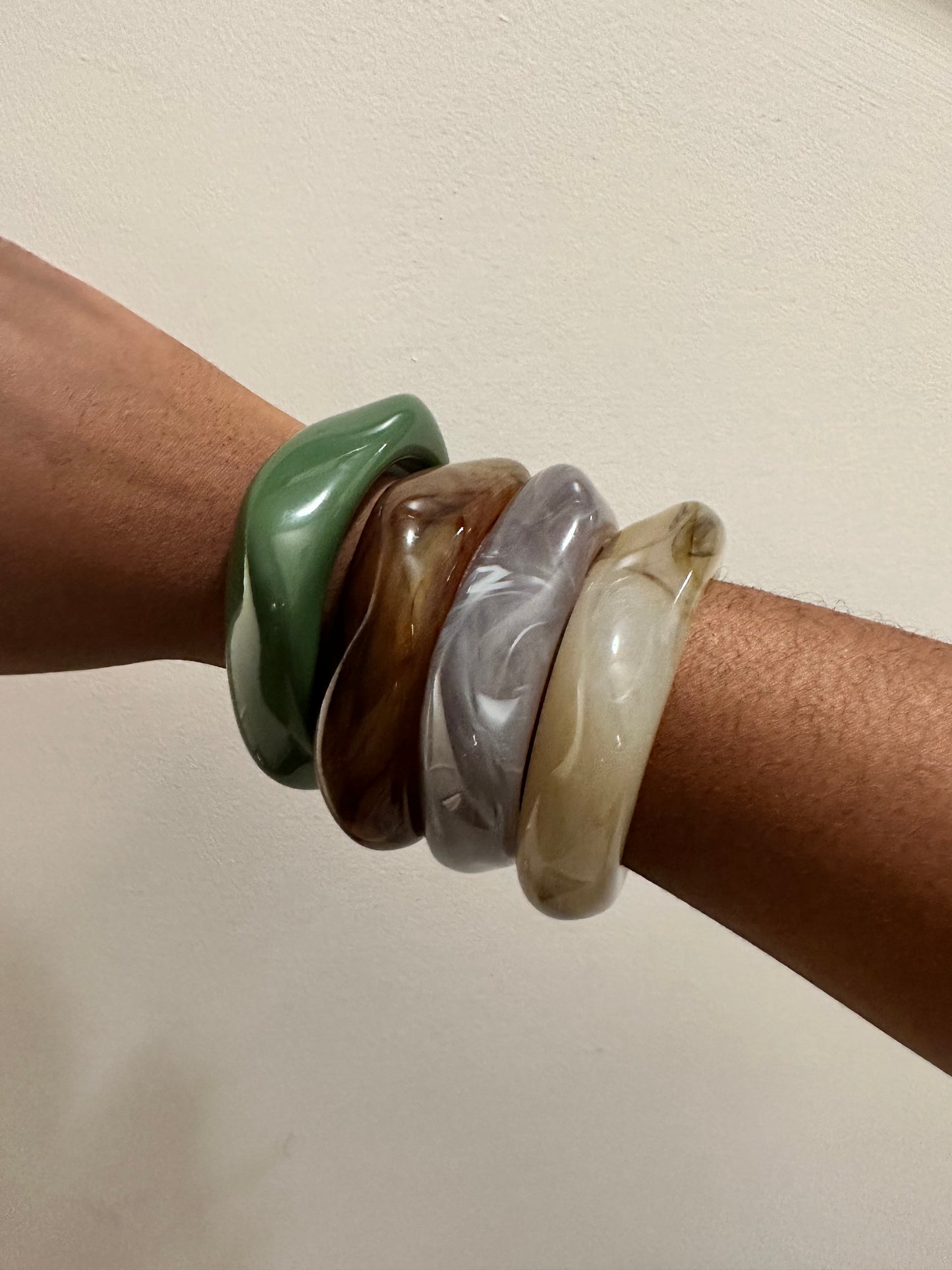 Elio Acrylic Bangle