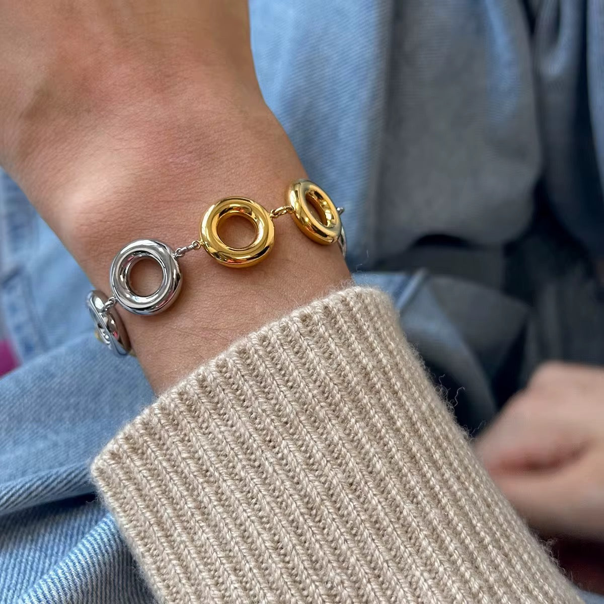Hollow bracelet